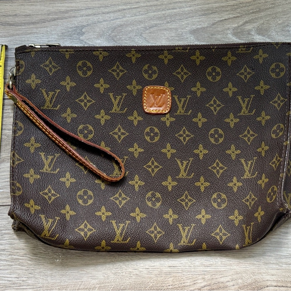Louis Vuitton Brown Monogram Toiletry wristlet - Picture 7 of 11